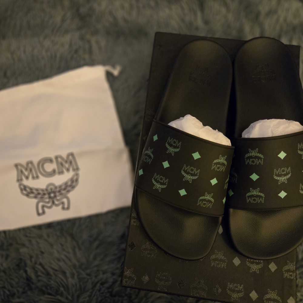 MCM Black and Green Slides